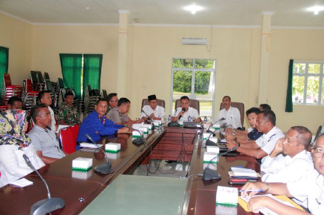 Rapat memediasi konflik zona tangkap nelayan dipimpin Wakil Bupati Lingga Muhammad Nizar